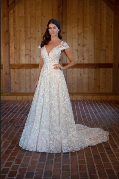 Long A-line Sweetheart Lace Backless Wedding Dresses with Cap Sleeve