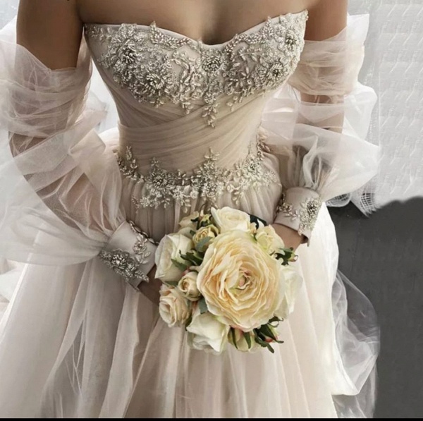 Vintage Sweetheart Long Sleeve Backless Appliques Lace Crystal Tulle A-Line Wedding Dress_3
