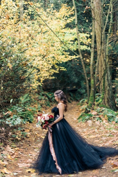 Modest Long A-line Princess Strapless Tulle Black Wedding Dress with Appliques Lace_4