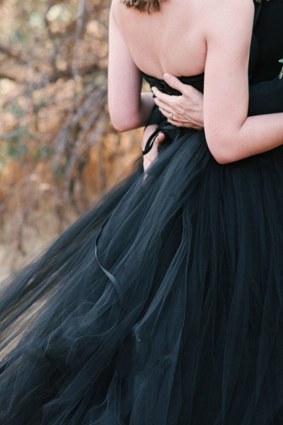 Elegant Long A-line Strapless Tulle Floor-length Black Wedding Dress_3