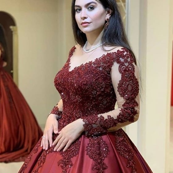 Gorgeous Red Appliques V-neck Long Sleeve Ball Gown Prom Dresses_3