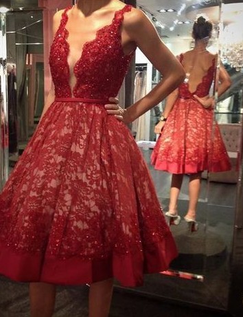 Fabulous Red Appliques Lace V-neck Short Prom Dresses_1
